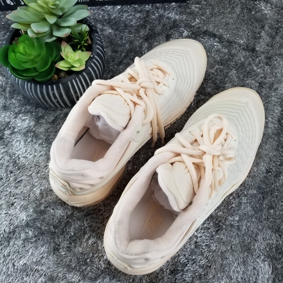 Nike Air Max Deluxe Sneakers - Picture 4 of 8